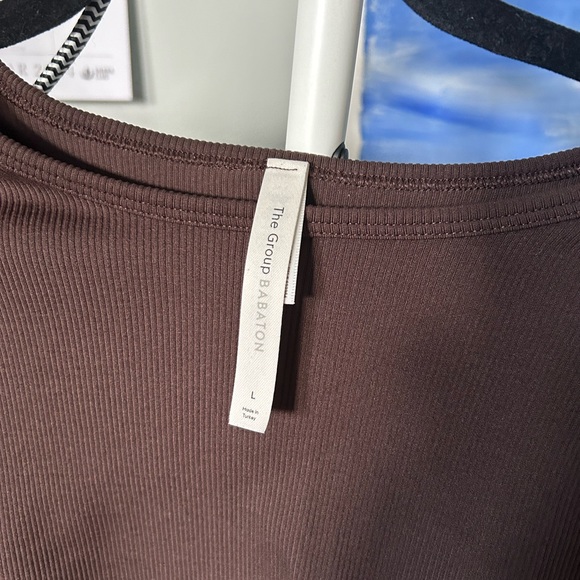 Brown cropped Size large: Aritzia - Picture 2 of 2